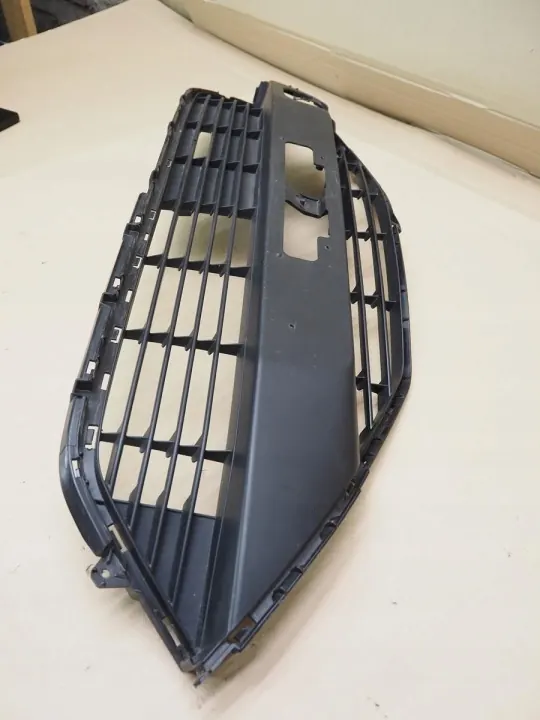 Rejilla del parachoques delantero OEM 53112-0H170 Toyota Aygo II image 10