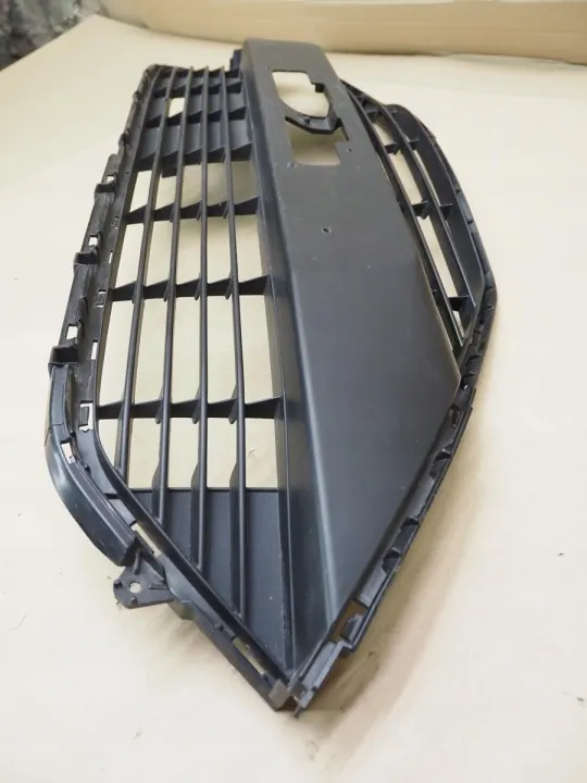Rejilla del parachoques delantero OEM 53112-0H170 Toyota Aygo II image 9