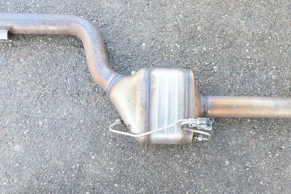 MERCEDES W205 W213 CGI Silencieux Central A2134912901 image 3