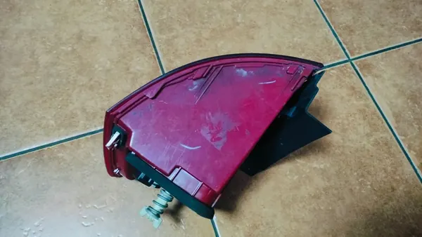 Luz trasera izquierda VW Jetta 5C USA 5C6945095D image 3