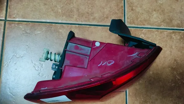 Luz trasera izquierda VW Jetta 5C USA 5C6945095D image 4