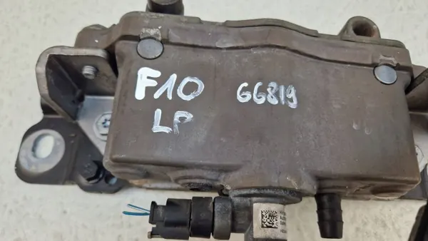 BMW 5 F10 F11 2011 Motorhuvehängsel OEM 7191327 image 3
