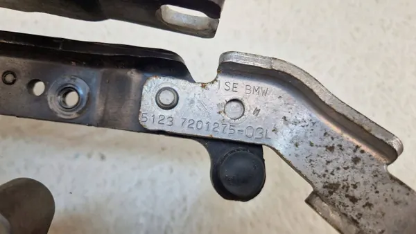 BMW 5 F10 F11 2011 Motorhuvehängsel OEM 7191327 image 6