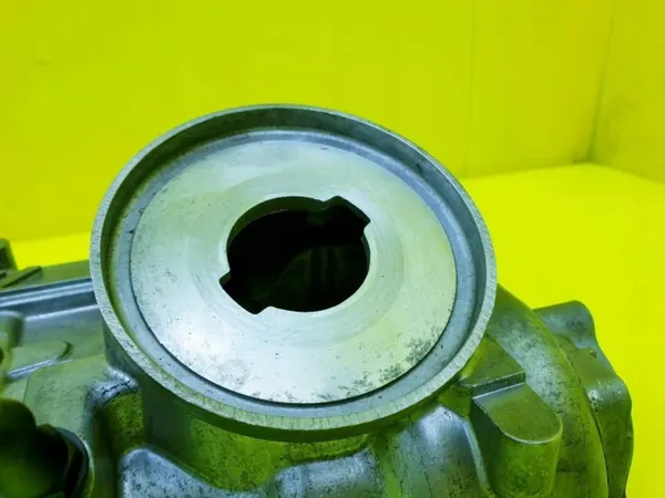 Couvercle Soupape Gauche OEM 318086 PM Maserati 3.0 S image 6