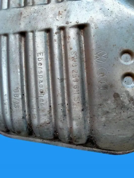 Audi A4 B9 3.0 TDI Takapään Vaimennin OEM 8W0253411AF image 4
