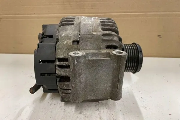 Vaihtovirtageneraattori AUDI A6 2.0L diesel 2007 06E903016D image 3