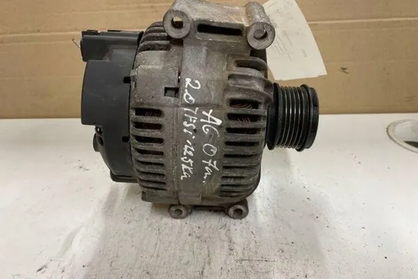 Vaihtovirtageneraattori AUDI A6 2.0L diesel 2007 06E903016D image 5