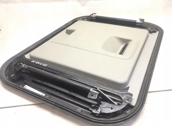Escotilla de techo Volvo OEM 20773662 - Usado image 3
