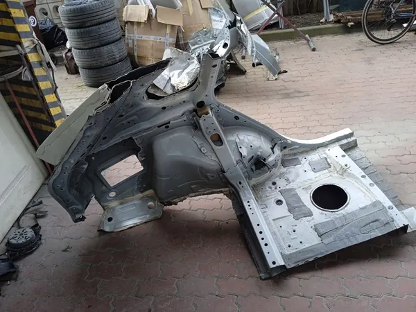 TOYOTA RAV4 Vänster Bakre Kåpa 2018- image 3