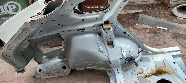 TOYOTA RAV4 Vänster Bakre Kåpa 2018- image 8