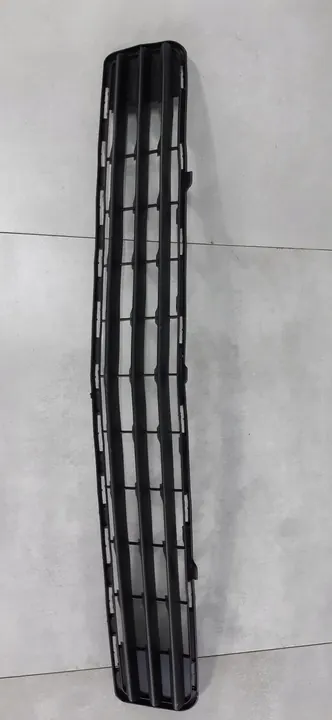 Rejilla de parachoques delantera MERCEDES W204 A2048850023 image 2