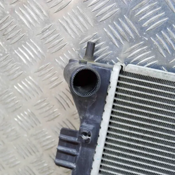 Radiador KIA Ceed 2012 image 3