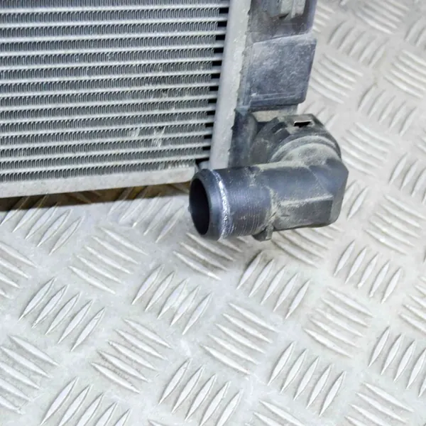 Radiador KIA Ceed 2012 image 4