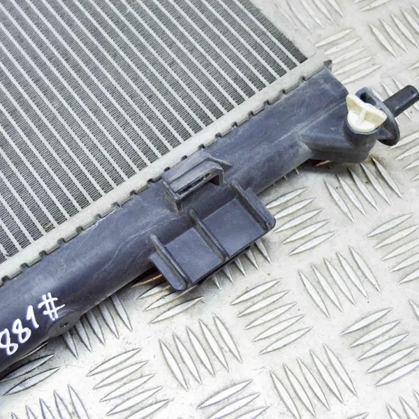 Radiador KIA Ceed 2012 image 5