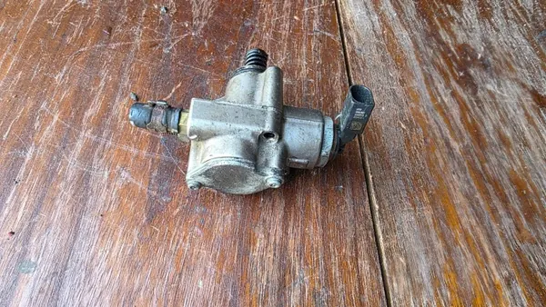 OEM 03C127025T högtrycksbränslepump för VW Touran 1.4TSI image 2