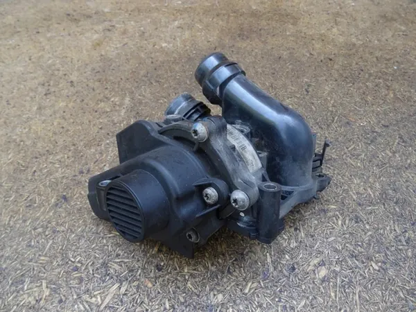 Vattenpump AUDI A3 8P GOLF VI GTI 06H121026AB image 7
