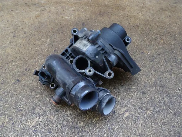 Vattenpump AUDI A3 8P GOLF VI GTI 06H121026AB image 8