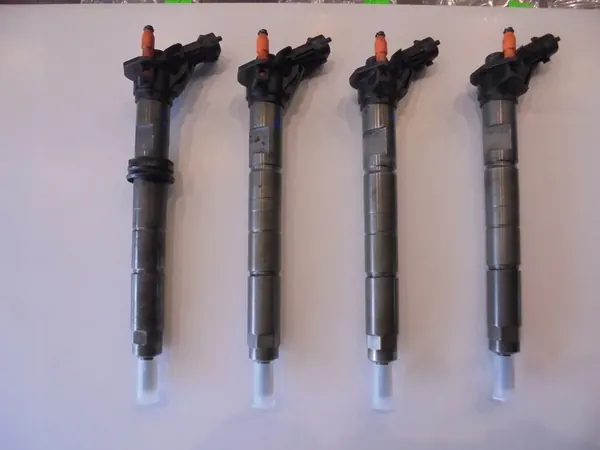 Bosch-injektori Common Rail -järjestelmälle 0 445 116 059 image 2