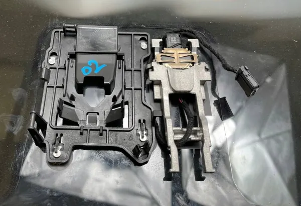 Pare-brise avant Cadillac Escalade OEM E000217 image 6