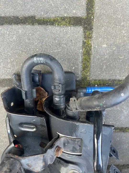 VW T5 LIFT Suporte do Filtro de Combustível + Bomba 7E0127224C image 5