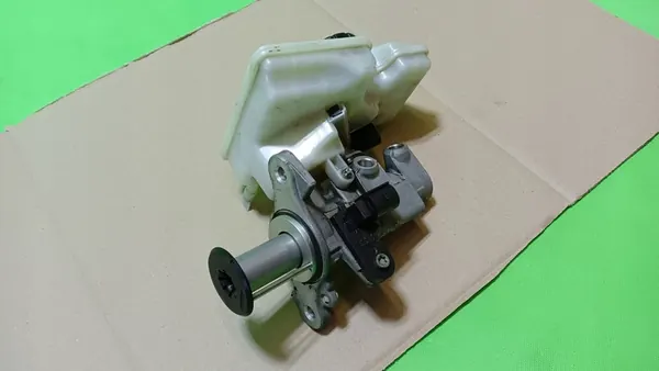 VW Passat B8 Rempomp Sensor Reservoir Europa 16R image 2