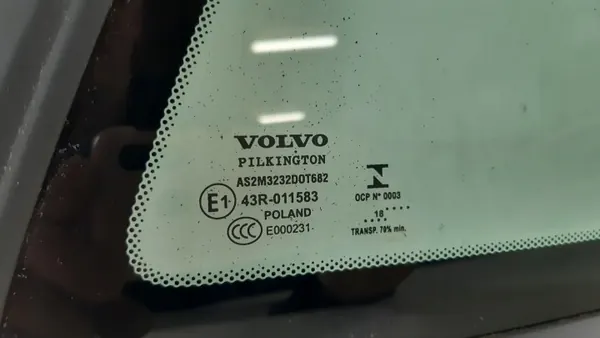 Volvo V60 II oikea koriovi OEM 1156018537 image 3