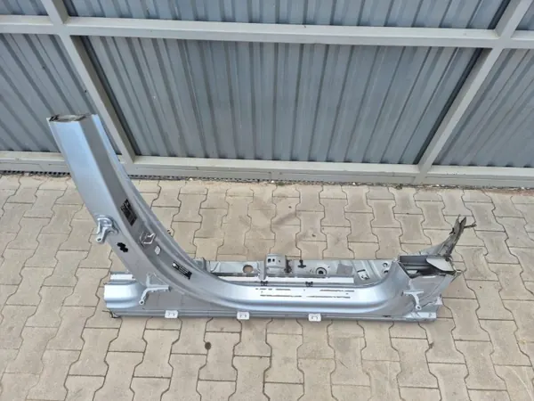 Mercedes Höger Pelare OEM 922 - Begagnad OE-Del image 4