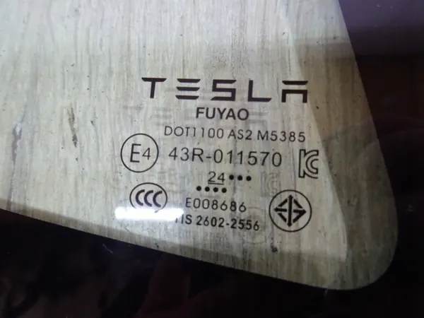 Tesla Model Y Oikea Takaoven Lasi OEM 19115484-40-C LLU image 6