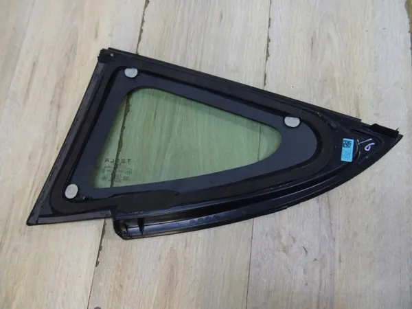Tesla Model Y Oikea Takaoven Lasi OEM 19115484-40-C LLU image 7