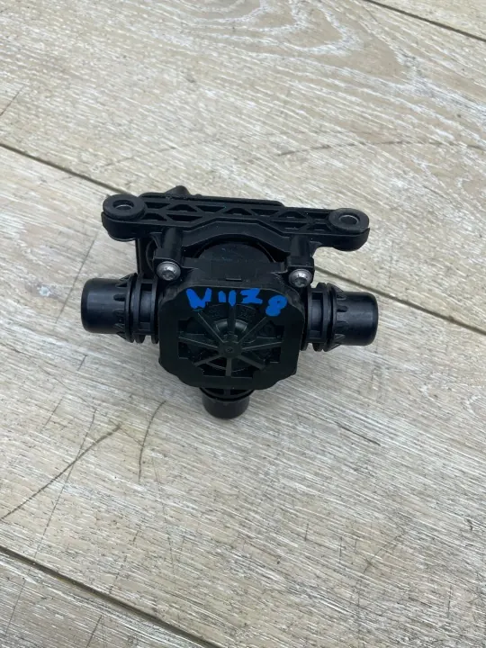 Válvula de Refrigerante BMW i4 OEM 9462114 image 2