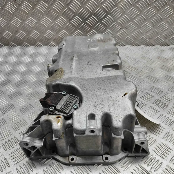 Oljepanna VW Golf V 2.0L 2008 06F103603B image 4