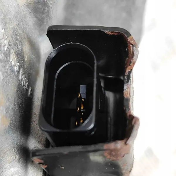 Oljepanna VW Golf V 2.0L 2008 06F103603B image 5