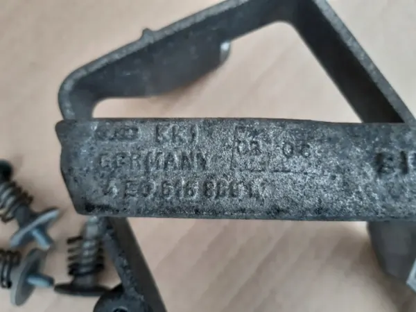 Kompressorhalterung Audi A8 D3 OEM 4E0616869D image 4