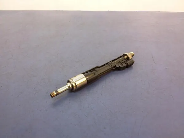 Inyector Combustible BMW OEM 8626147 para Serie 5 G30 4.4 image 2