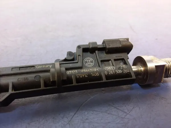 Inyector Combustible BMW OEM 8626147 para Serie 5 G30 4.4 image 4