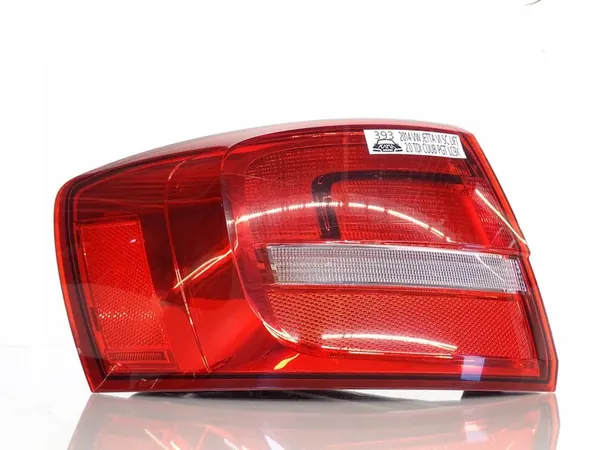 Luz trasera izquierda VW Jetta VI 5C Lift 5C6945095H image 3