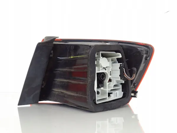 Luz trasera izquierda VW Jetta VI 5C Lift 5C6945095H image 4