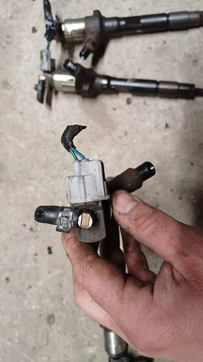 Mazda 3 6 CX7 2.2 MZR-CD Injektor R2AA image 3