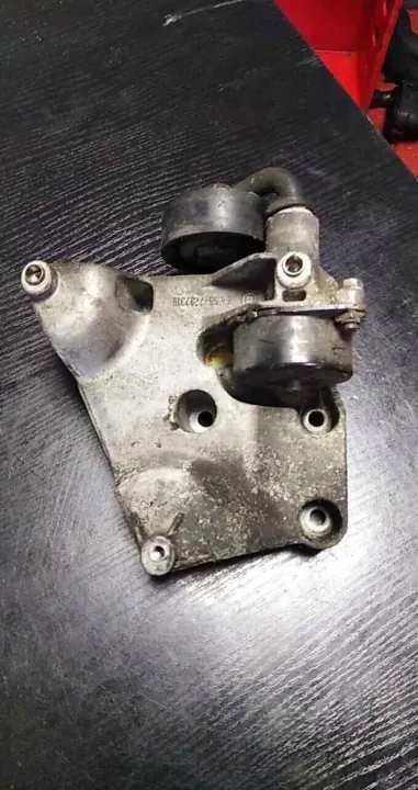Bride de compresseur climatisation BMW 3 E46 OEM 7707319 image 2