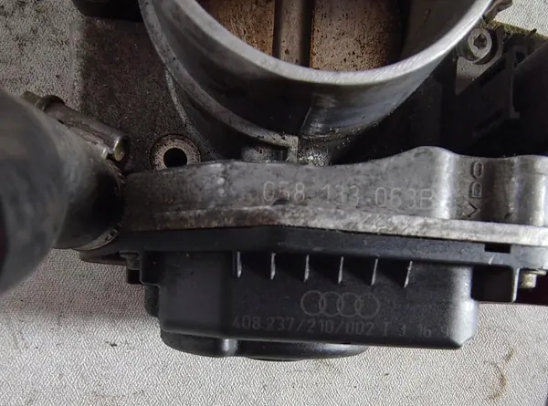 Corpo de Aceleração AUDI A4 B5 1.6 1.8 058133063B image 7