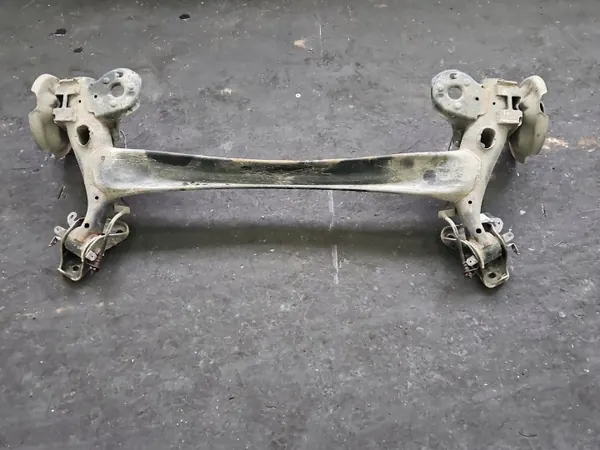 Viga do eixo traseiro OEM IMPRK1542267 Peugeot 2008 image 6
