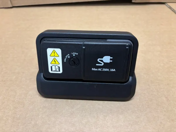 KIA EV6 Stroomaansluiting OEM 95190-CVZA0 - Gebruikt image 2