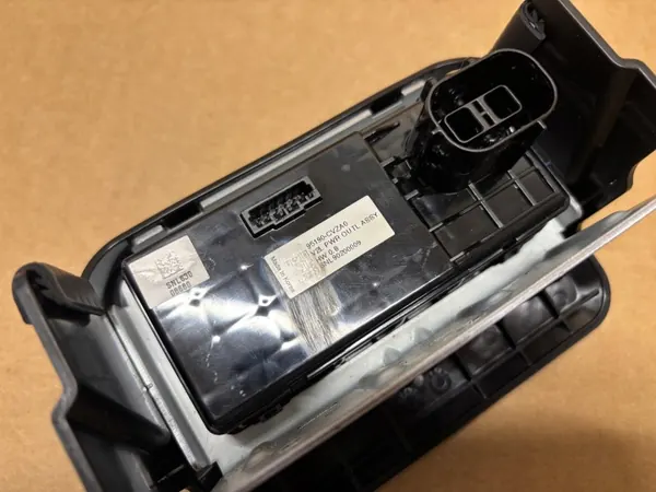 KIA EV6 Stroomaansluiting OEM 95190-CVZA0 - Gebruikt image 4