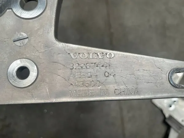 Volvo EX40 Rechter Achter Bevestigingsbeugel OEM 32267441 image 3