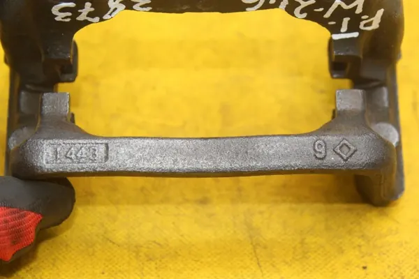 OEM 3873 JARZMO MERCEDES Taka Oikea Jousituskiinnike image 6