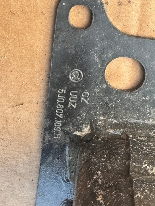 Suporte de para-choques Skoda OE 5J0807109B image 5