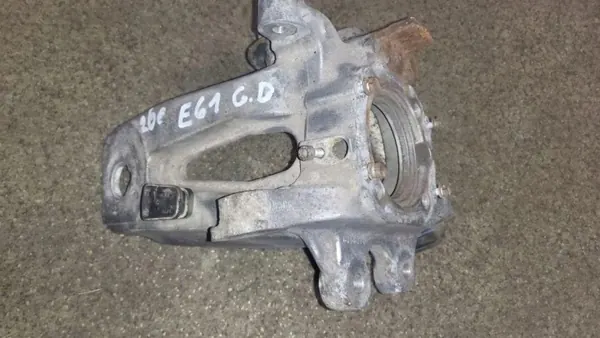 OEM 6758720 Taka-oikea pyörännapa BMW 5 TOURING image 2