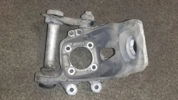 OEM 6758720 Taka-oikea pyörännapa BMW 5 TOURING image 3