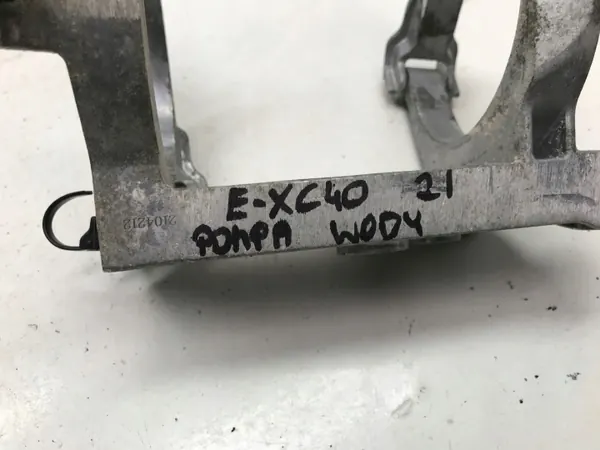 Volvo Waterpompbeugel OEM 32208553 - Gebruikt image 3