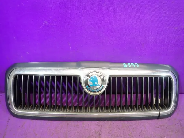 Skoda grille embleem OEM Zawada-335626- Octavia I image 2
